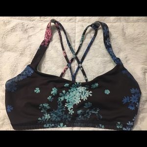 Lululemon free to be Bra size 4